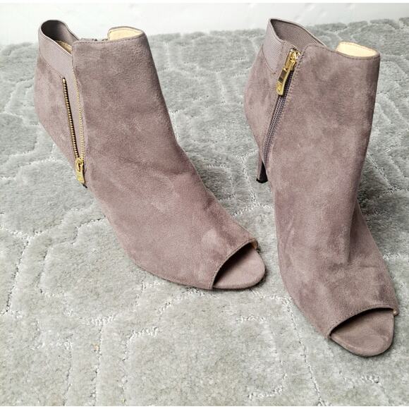 Liz Claiborne SOLSTICE Ankle Boots Womens Size 11M beigy gray peep toe heels - Picture 3 of 14